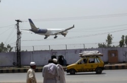 파키스탄 페샤와르 바차 칸 국제공항에 비행기가 이륙하고 있다. (자료사진)
