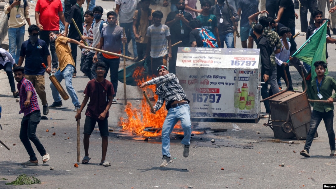 Opa-singil Zaitsevlarning porno videosini tomosha qiling