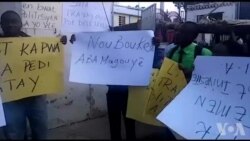 Ayiti-Pòdpè: Manifestasyon yon Gwoup Inivèsitè Ki Pase Konkou pou Travay nan DGI