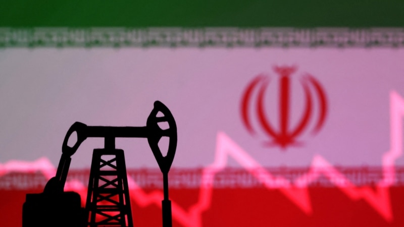 با ادامه محاصره دریایی؛ یک مقام جمهوری اسلامی کاهش تولید نفت در ایران را تائید کرد