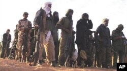 Para tentara pemberontak Tuareg MNLA melakukan pertemuan di Mali (foto: dok). Pemerintah Mali dan pemberontak Tuareg menyepakati sebuah perjanjian. 