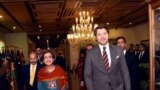 انځور په اسلام اباد کې د حکمت خلیل کرزي د سفر پرمهال اخېستل شوی