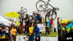 Les coureurs de Team Rwanda célébrant leur victoire au Tour du Rwanda, le 22 novembre 2015.