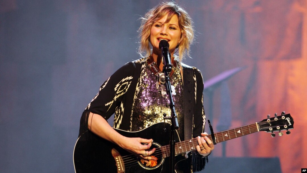 Jennifer Nettles performs at The Fabulous Fox Theatre in Atlanta, Georgia, Feb. 22, 2014. 