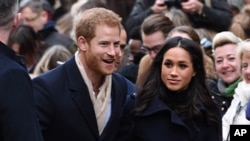 Prince Harry et Megan Markle à Nottingham au Royaume Uni le 1er décembre 2017.