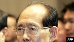 Ông Hwang Jang-yop là một trong những quan chức quyền lực nhất khi ông cùng với người phụ tá của mình đào tị tại đại sứ quán của Nam Triều Tiên ở Bắc Kinh hồi năm 1997