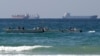 قایق‌های ماهیگیری در خلیج فارس در نزدیکی نفتکش‌ها