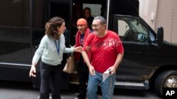 El exmilitante sandinista y ex custodio de Daniel Ortega, Marlon Gerardo Sáenz Cruz, conocido como el “Chino Enoc” llegando a Estados Unidos, tras ser excarcelado. 