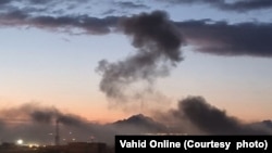 تصویری از دود ناشی از انفجارهای بامداد شنبه در اصفهان