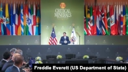 关键矿产部长级会议在位于华盛顿的美国国务院召开，国务卿卢比奥致开幕词。(2025年2月4日)