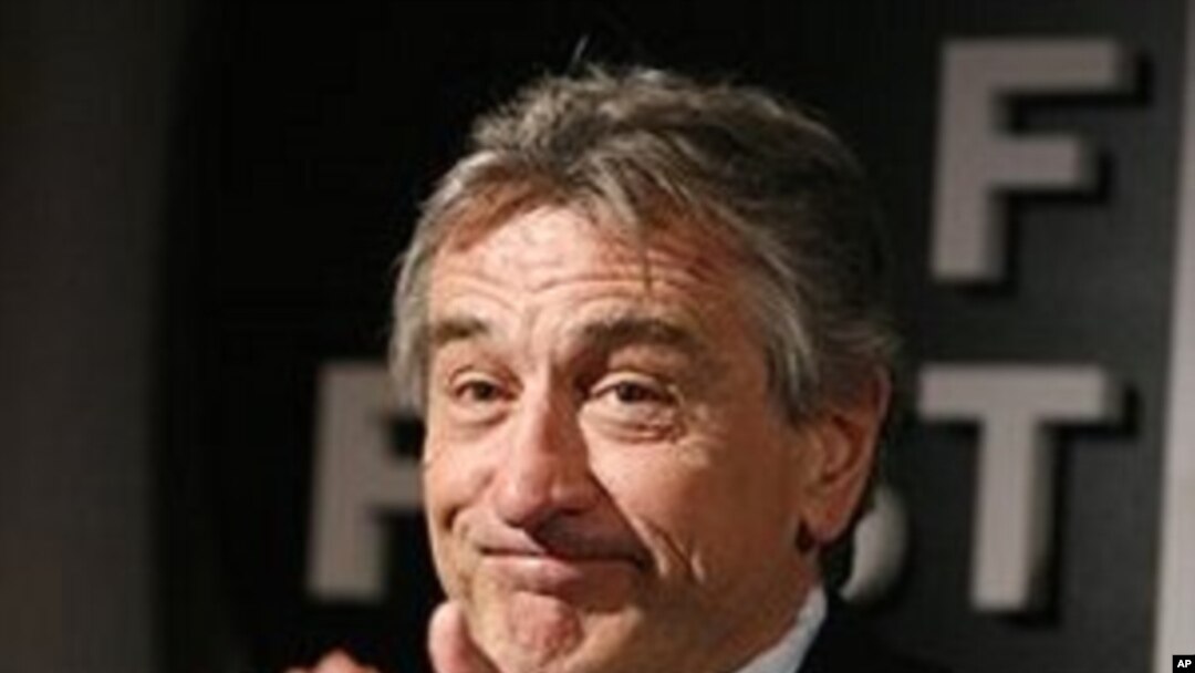 Robert DeNiro (2009 file photo)
