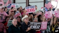 Partidarios del senador Ted Cruz, republicano por Texas, durante un mitin, el martes 29 de octubre de 2024, en Jourdanton, Texas.