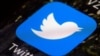 Une icône d'application Twitter est représentée sur un téléphone mobile. Des millions de Nigérians n'ont pas pu accéder à Twitter le 5 juin 2021, après que le gouvernement a imposé une suspension indéfinie des opérations de la plateforme de microblogging.