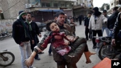 계속되는 정부군의 폭격으로 인한 민간인 사상자.