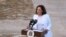 Wakil Presiden AS Kamala Harris menyampaikan sambutan setelah mengunjungi kastil Cape Coast di Cape Coast, Ghana, dalam rangkaian lawatan selama seminggu ke Ghana, Tanzania dan Zambia, 28 Maret 2023. (REUTERS/Francis Kokoroko)