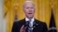 Tổng thống Joe Biden phát biểu về việc phân phối vaccine COVID-19, tại Tòa Bạch Ốc, ngày 17/5/2021. 