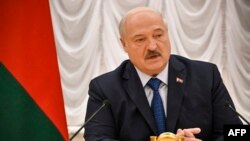 Tổng thống Belarus Alexander Lukashenko phát biểu trong buổi gặp truyền thông nước ngoài tại dinh thự của ông ở thủ đô Minsk vào ngày 6 tháng 7 năm 2023.