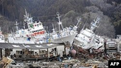 Nasukane olupine brodova mogu se videti duž obale Japana koji su pogodili zemljotres i cunami