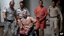 태국 방콕의 형사재판소는 22일 폭탄물 소지 혐의로 기소된 이란 남성 사에이드 모라디(왼쪽 두번째)와 무함마드 카르제이(오른쪽 두번째)에게 각 각 종신형과 15년형을 선고했다.