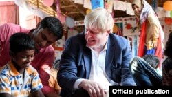 Menteri Luar Negeri Inggris Boris Johnson bertemu warga Muslim Rohingya (foto: ilustrasi). 