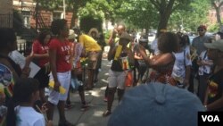 zvimwe zvizvarwa zveZimbabwe zvichiratidzira panze pemuzinda weZimbabwe uri muWashington DC.
