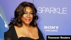 La chanteuse Mary Wilson, membre fondateur du groupe Motown The Supremes, arrive à la première du nouveau film "Sparkle". 