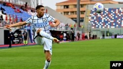Achraf Hakimi de l'Inter Milan lors d'un match contre Crotone, Italie, le 1er mai 2021. 