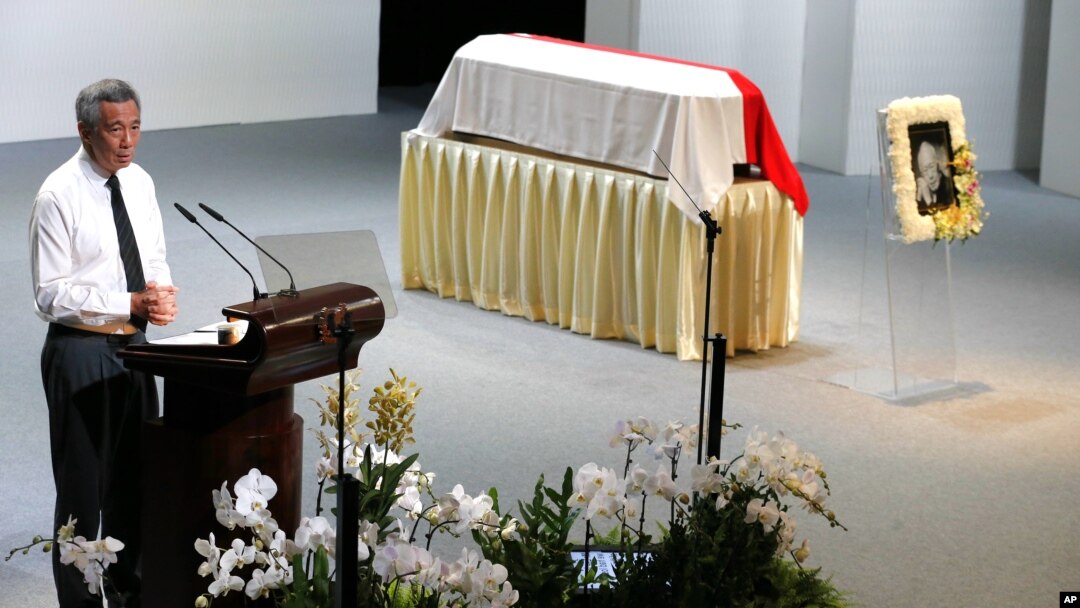 PM Singapura Lee Hsien Loong, memberikan pidato pada upacara pemakaman ayahnya, Lee Kuan Yew, di Singapura, 29 Maret 2015 (foto: dok). 