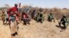 Les membres de Team Lioness, une unité de rangers kenyans entièrement féminine, rencontrent les membres de la communauté pour les sensibiliser contre le braconnage au camp de Risa, dans la réserve d'Olgulului à Amboseli, au Kenya, le 7 août 2020. (Njeri Mwangi/Reuters)