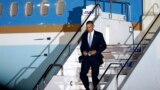 Beginning the start of a four-nation trip, U.S. President Barack Obama steps down the ramp upon his arrival at Haneda International Airport in Tokyo, April 23, 2014.<br />
<br />
&nbsp;