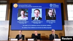 Durante una conferencia de prensa, la Real Academia Sueca de las Ciencias anuncia el premio de ciencias económicas que va a parar a Daron Acemoglu, Simon Johnson y James A Robinson.