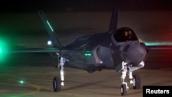 이스라엘 네바팀 공군 기자에 있는 이스라엘군 F-35 전투기 (자료사진)