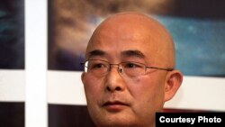 རྩོམ་པ་པོ་ཞིག་གིས་རྒྱ་ནག་སྡིགས་སྐུལ་རེད་ཟེར།