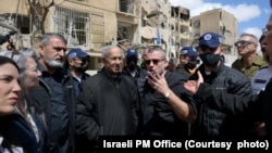 نتانیاهو، در بازدید از محل حمله موشکی در شهر عراد