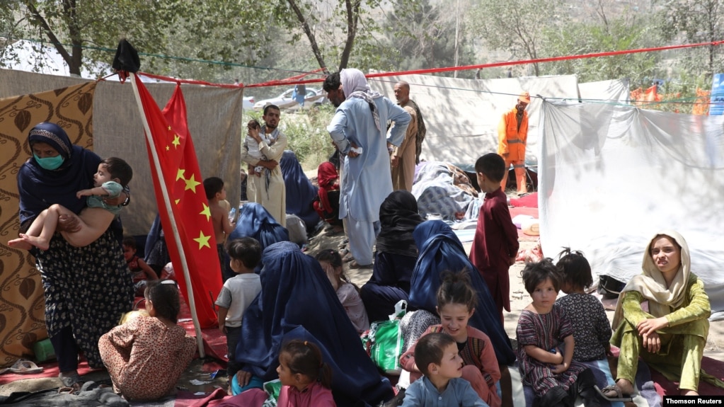 Các gia đình Afghanistan lánh nạn tại công viên ở Kabul.