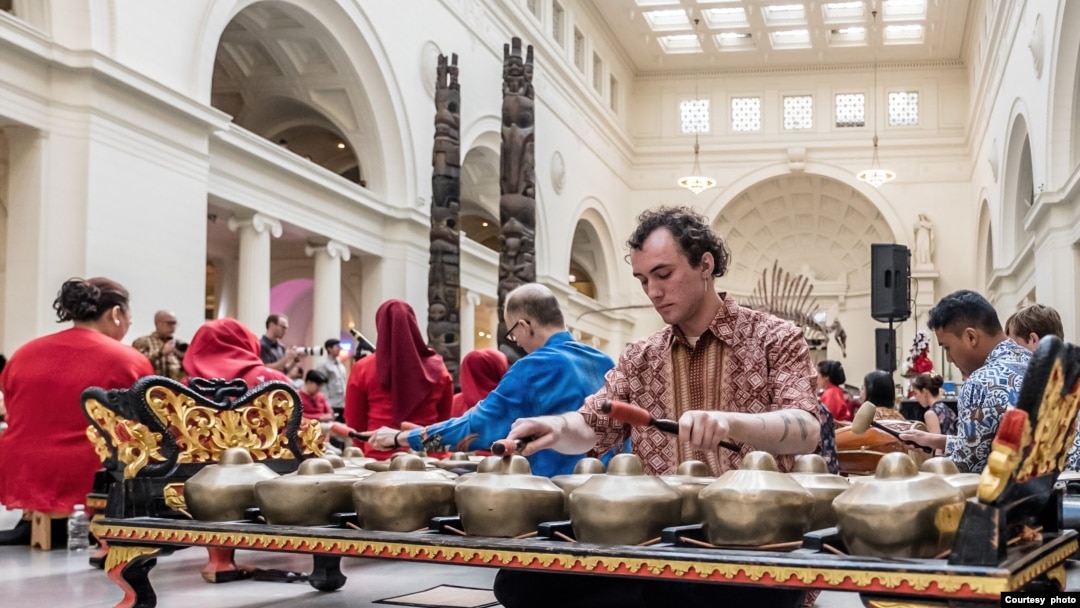 Ensambel gamelan Jawa dari "Friends of the Gamelan" (foto courtesy: Ivan Indrautama)