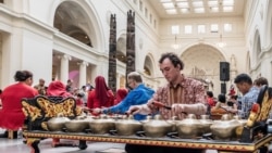 Ensambel gamelan Jawa dari "Friends of the Gamelan" (foto courtesy: Ivan Indrautama)