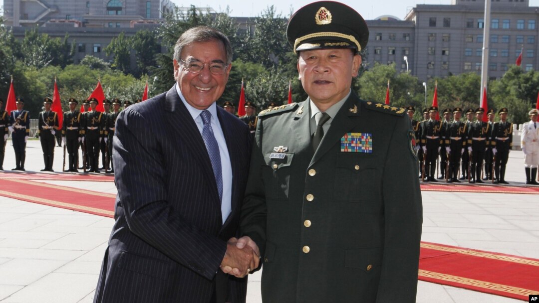 O responsável pela Defesa Nacional dos Estados Unidos, Leon Panetta com o ministro da Defesa da China
