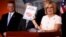 La representante Diane Black, republicana por Tennessee, anuncia el plan de presupuesto 2018 en el Capitolio, el pasado 18 de julio. El senado aprobó el jueves una versión similar de ese plan.