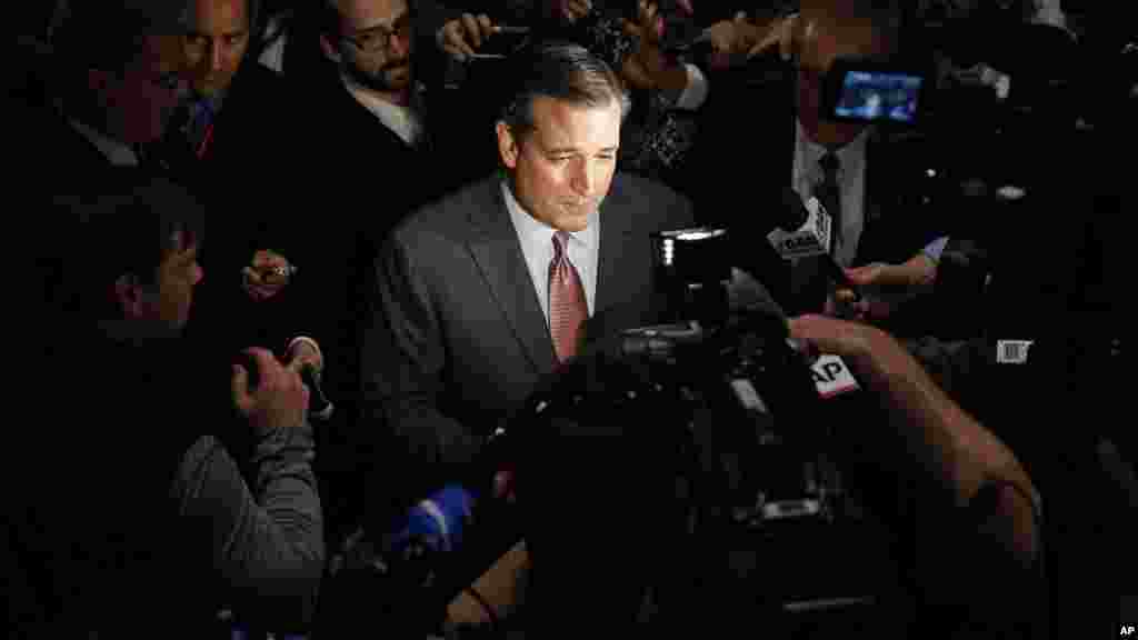 Le sénateur Ted Cruz, s'adresse avec les membres des médias, Philadelphie, 19 avril, 2016.