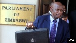 UMnumzana Patrick Chinamasa umpathintambo wezemali.