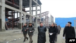 김정은 북한 국무위원장이 지난 1월 순천인비료공장 건설현장을 방문했다.