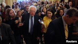 Durante el acto, Sanders habló sobre su nuevo libro, "The Revolution" ("La Revolución"), y cuestionó las ideas de Trump sobre el cambio climático.