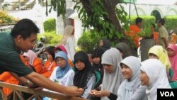 Para remaja menghadiri forum diskusi yang diselenggarakan di Posyandu Remaja di kawasan Gampingan, Yogyakarta.