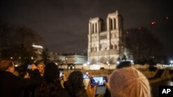 Katedral Notre Dame, Paris, 23 Desember 2019. (AP Photo/Kamil Zihnioglu)