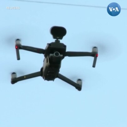 Dùng drone để nhắc dân chúng ở nhà tránh dịch