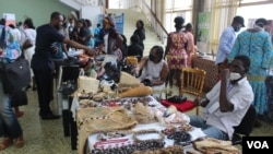 Une vue des exposants des produits made in Cameroon au hall du palais des congres à Yaoundé le 22 juin 2020. (Crédit : Ministère du commerce)