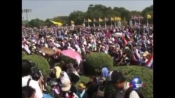 泰国抗议者在国王生日前庆祝停战