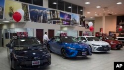 Salón de muestras de una concesionaria de Toyota en Puente Hills, California, fotografiado el 14 de febrero del 2019. La industria automovilística de EE.UU. se prepara para otra escalada en la guerra de aranceles del presidente Donald Trump con el mundo.