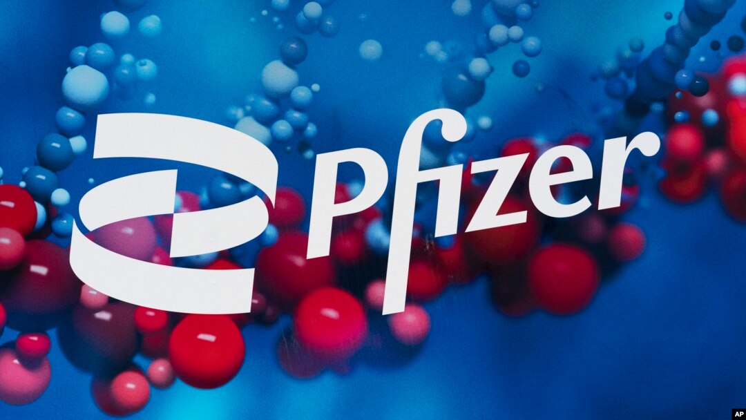Biểu tượng Pfizer tại trụ sở công ty ở New York.
